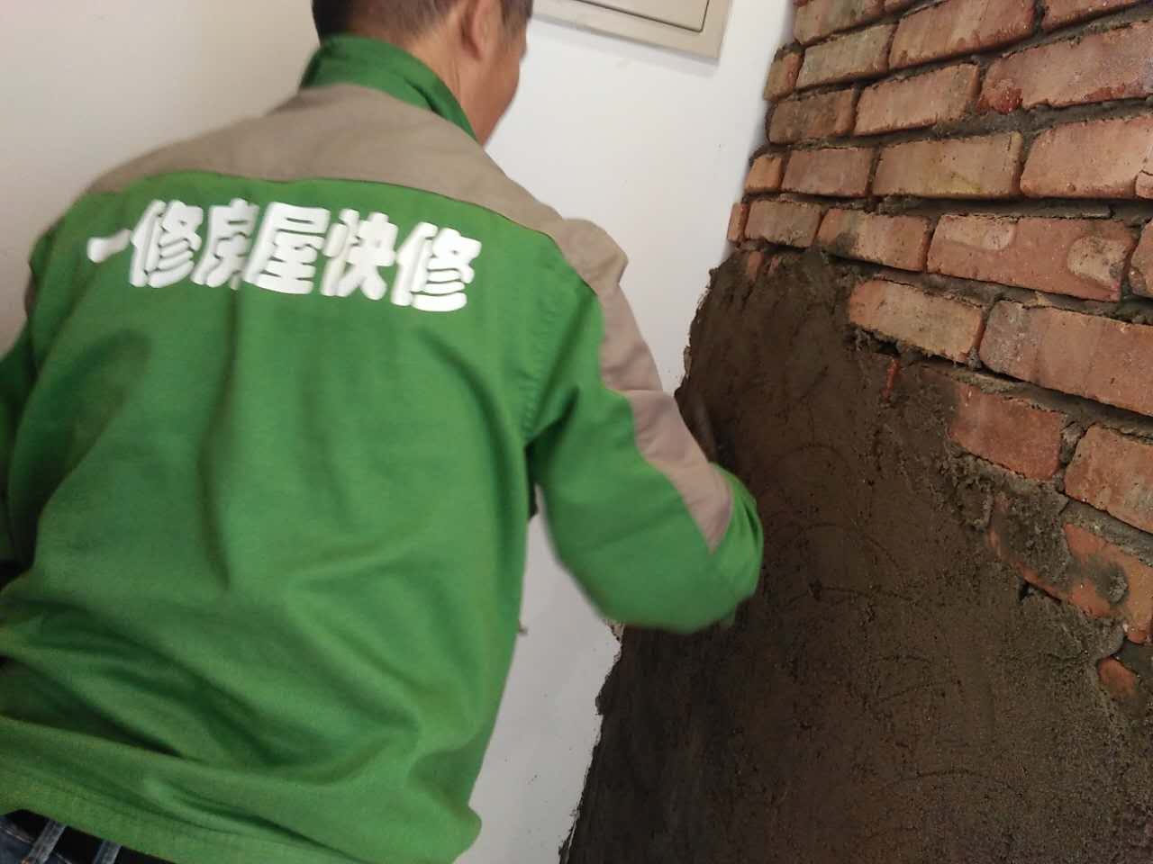 告別塵土飛揚(yáng)，一修房屋快修為您展現(xiàn)泥瓦工新面貌